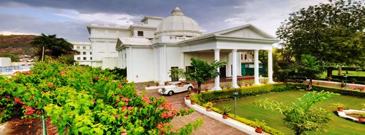 The Hadoti Palace - Bundi 01.jpg